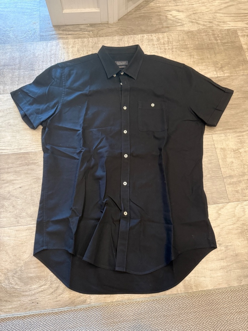 Zara Men's Short-Sleeve Button-Down Shirt in Black